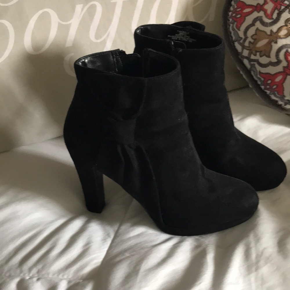 Heel black ankle boots